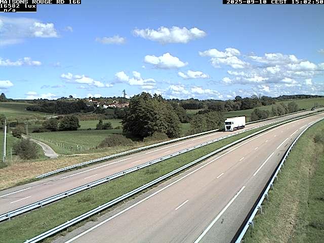 Webcam à Maisons Rouges dans les Vosges sur la D166 à 353 mètres d'altitude