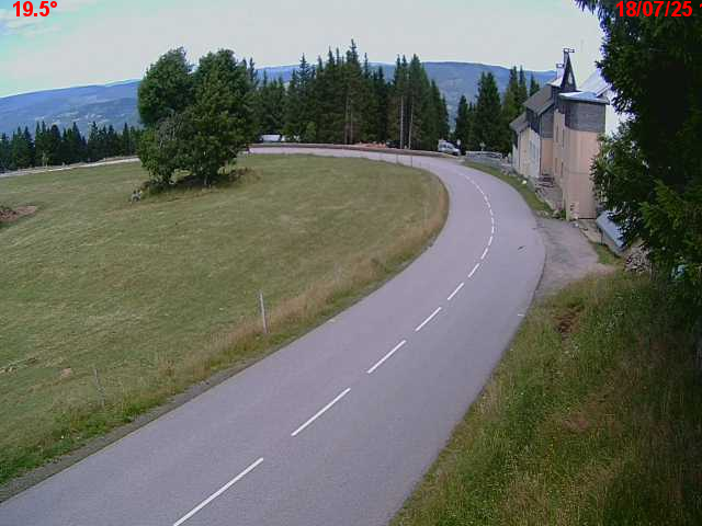 Webcam en haut du col du Ballon d'Alsace sur la D465 à 1075 mètres d'altitude dans les Vosges