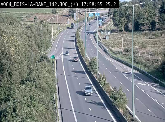 Webcam située entre la sortie 29 Neufchâteau et la jonction avec l'E25 en direction de Liège et Luxembourg
