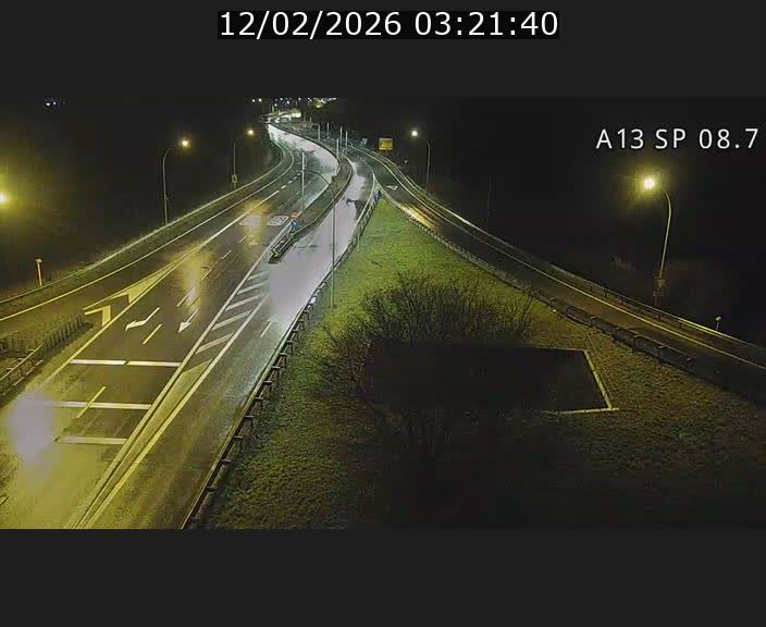 Traffic live webcam Luxembourg Jonction Lankelz - A13 direction Pétange - BK 8.7 