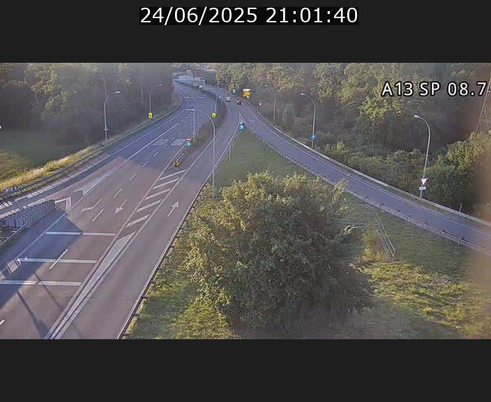 Traffic live webcam Luxembourg Jonction Lankelz - A13 direction Pétange - BK 8.7 