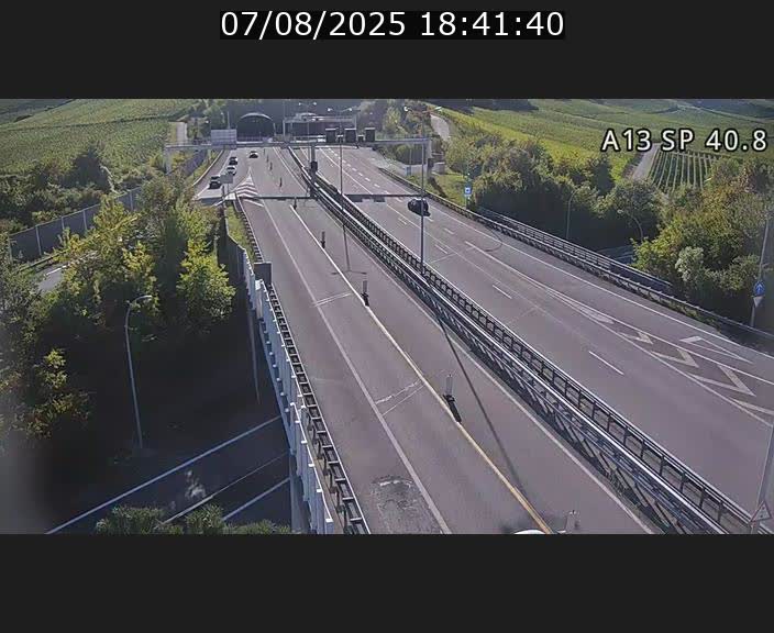 Webcam avec vue sur l'entrée côté allemand du tunnel Markusbierg à Schengen. Vue orientée vers le tunnel et Bettembourg