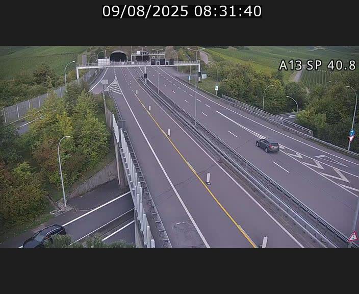 Webcam avec vue sur l'entrée côté allemand du tunnel Markusbierg à Schengen. Vue orientée vers le tunnel et Bettembourg