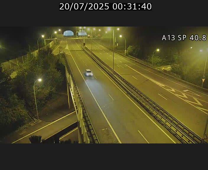 Webcam avec vue sur l'entrée côté allemand du tunnel Markusbierg à Schengen. Vue orientée vers le tunnel et Bettembourg