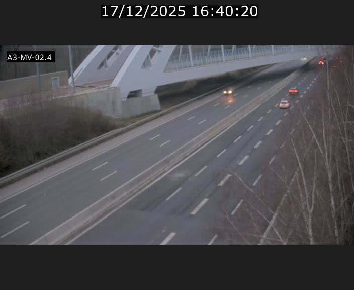 Webcam autoroute de la France (A3) au Luxembourg à Fentange, à proximité de la Croix de Gasperich. Vue orientée vers la Cloche d'Or