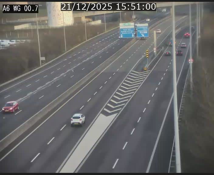 Traffic live webcam Luxembourg Croix de Cessange - A6 - BK 0.7 - direction A3 France