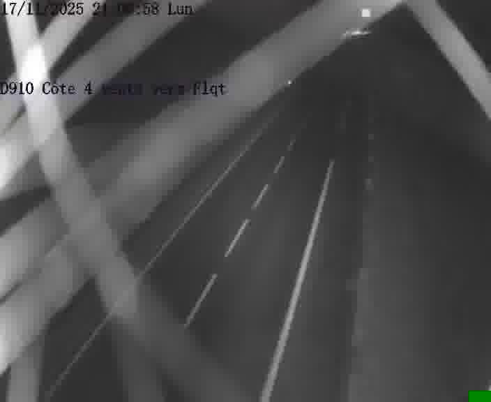 Webcam sur la D910 située dans la Côte des 4 vents. Vue orientée vers le haut de la côte, vers Faulquemont