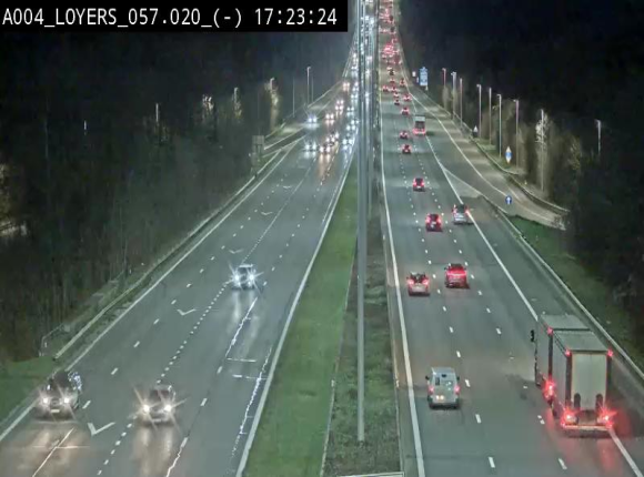 Webcam E411 au niveau du viaduc de Beez à Loyers, entre Champion et Warissoulx. Vue orientée vers Bruxelles