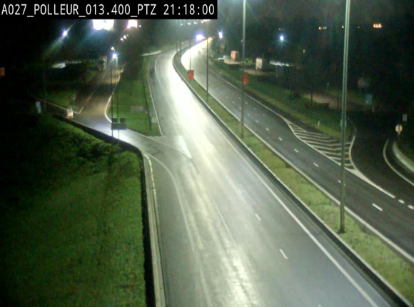 Webcam A27/E42 avec vue sur le parking de l'aire de Polleur, après le Viaduc de Polleur à Theux. Vue orientée vers Liège