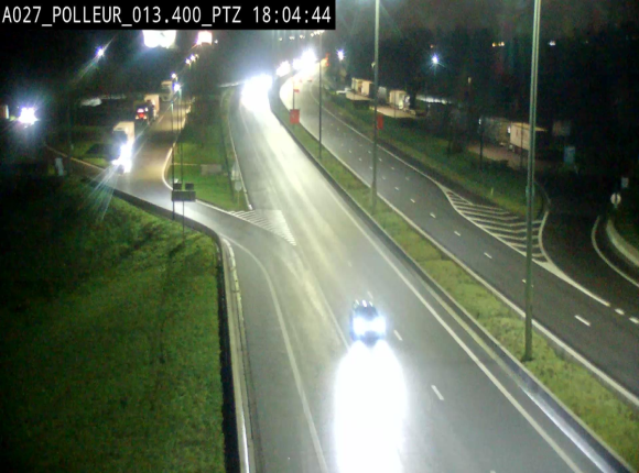 Webcam A27/E42 avec vue sur le parking de l'aire de Polleur, après le Viaduc de Polleur à Theux. Vue orientée vers Liège