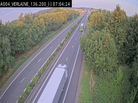 Webcam sur l'E411 à hauteur du pont surplombant la N40, à proximité de la sortie 26 Verlaine - Libramont-Chevigny. Vue orientée vers Namur