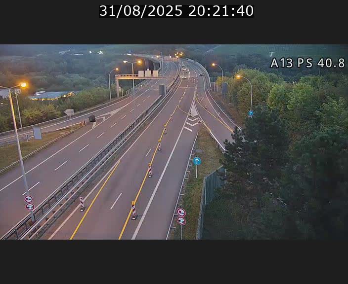 Webcam autoroute A13 à la sortie est du tunnel Markusbierg à Schengen. Vue sur le pont de la Moselle, vers l'Allemagne