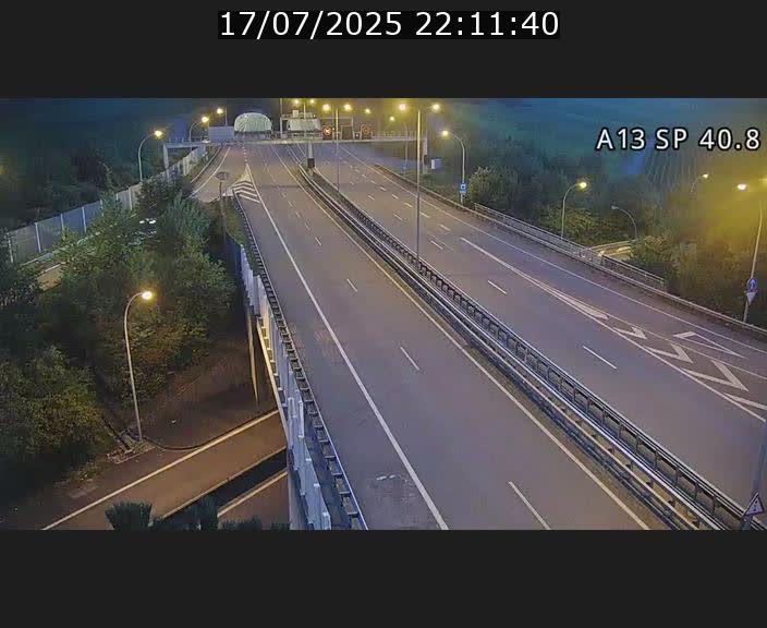 Webcam avec vue sur l'entrée côté allemand du tunnel Markusbierg à Schengen. Vue orientée vers le tunnel et Bettembourg