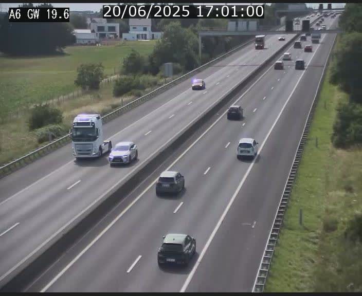 Traffic live webcam Luxembourg - Steinfort - A6 - BK 19.6 - direction Belgique