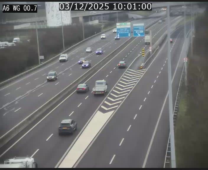 Traffic live webcam Luxembourg Croix de Cessange - A6 - BK 0.7 - direction A3 France