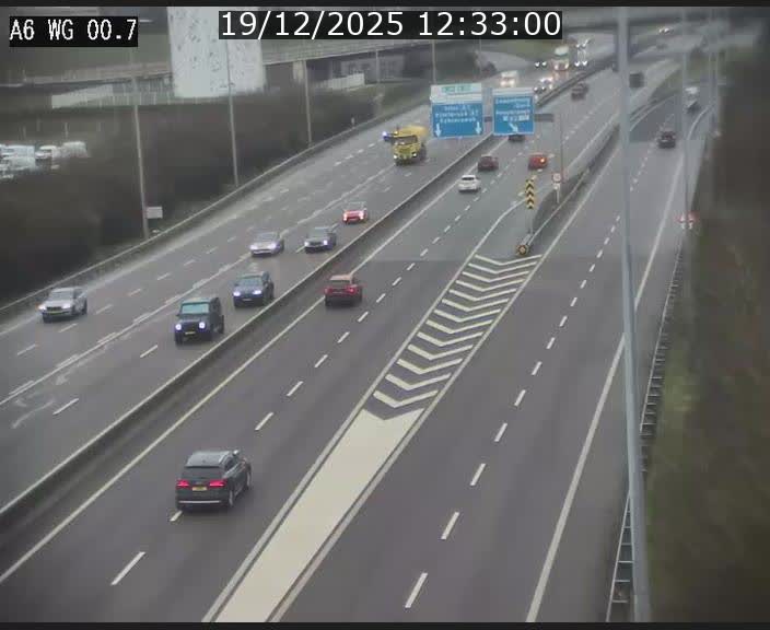 Traffic live webcam Luxembourg Croix de Cessange - A6 - BK 0.7 - direction A3 France