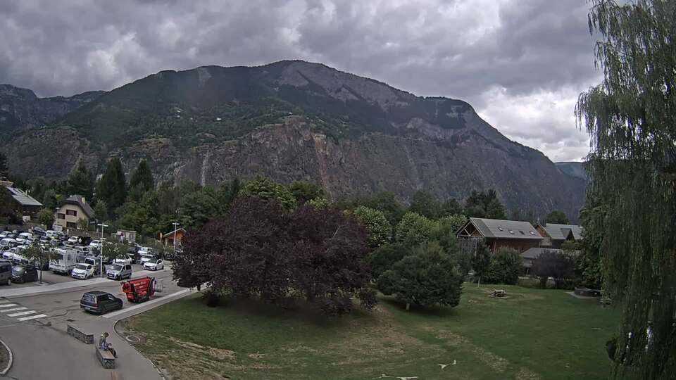 Webcam au niveau de la mairie du village du Bourg d'Oisans, aux pieds de l'Alpe d'Huez et aux portes du parc des Écrins