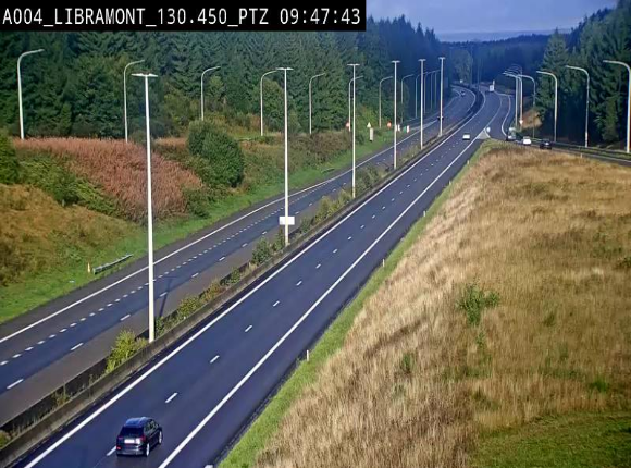 Webcam E411 à hauteur de la sortie 25 de Libramont menant vers Bouillon, Sedan et Reims via la N89. Vue orientée vers Bruxelles