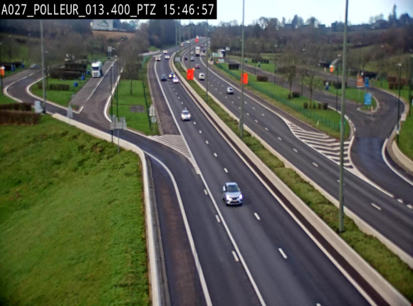 Webcam A27/E42 avec vue sur le parking de l'aire de Polleur, après le Viaduc de Polleur à Theux. Vue orientée vers Liège