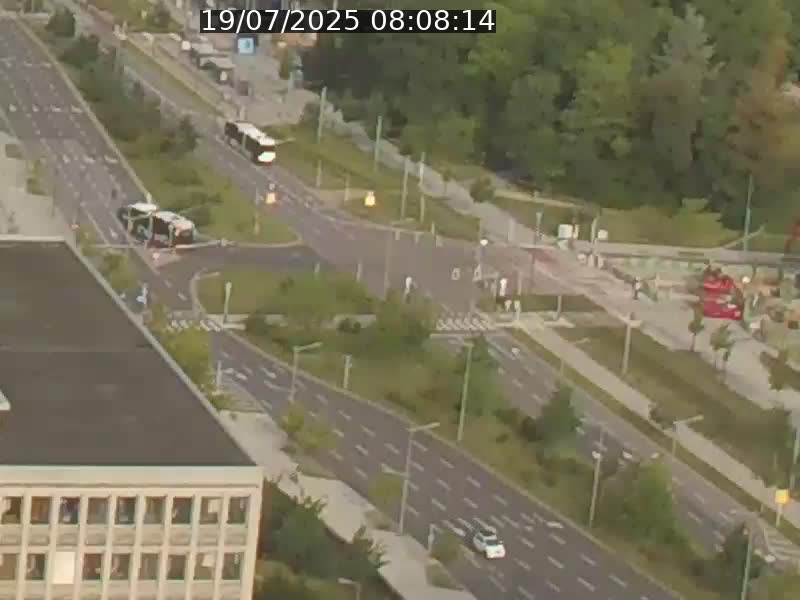 Webcam sur l'avenue John Fitzgerald Kennedy (N51) avec vue sur le Pont rouge (Pont Grande Duchesse Charlotte), l'arrêt Pfaffenthal et l'entrée du quartier Kirchberg