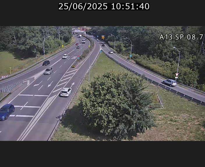 Traffic live webcam Luxembourg Jonction Lankelz - A13 direction Pétange - BK 8.7 