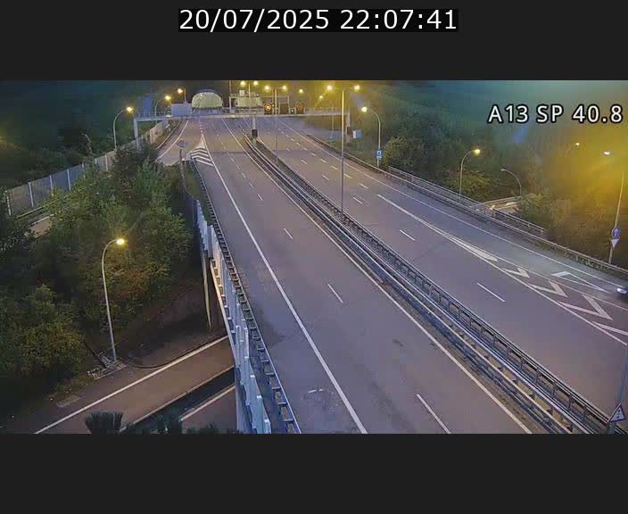 Webcam avec vue sur l'entrée côté allemand du tunnel Markusbierg à Schengen. Vue orientée vers le tunnel et Bettembourg