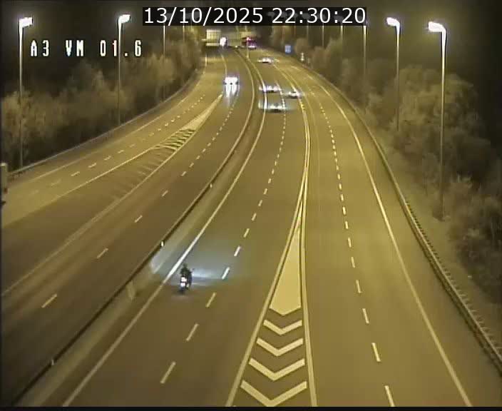 Traffic live webcam Luxembourg - Croix de Gasperich - A3 - BK 1.6 - direction France/Aire de Berchem