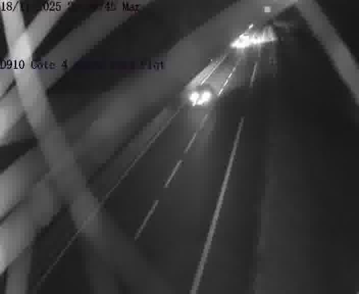 Webcam sur la D910 située dans la Côte des 4 vents. Vue orientée vers le haut de la côte, vers Faulquemont