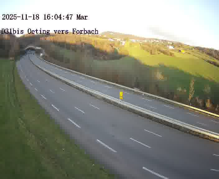 Caméra routière située sur D31bis (France) à Oeting, orientée vers Forbach, surveillant en continu la circulation locale et régionale.