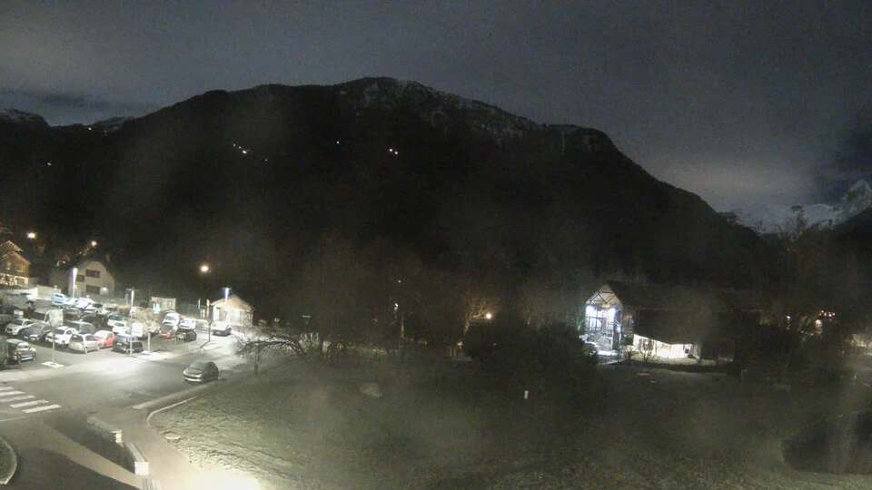 Webcam au niveau de la mairie du village du Bourg d'Oisans, aux pieds de l'Alpe d'Huez et aux portes du parc des Écrins