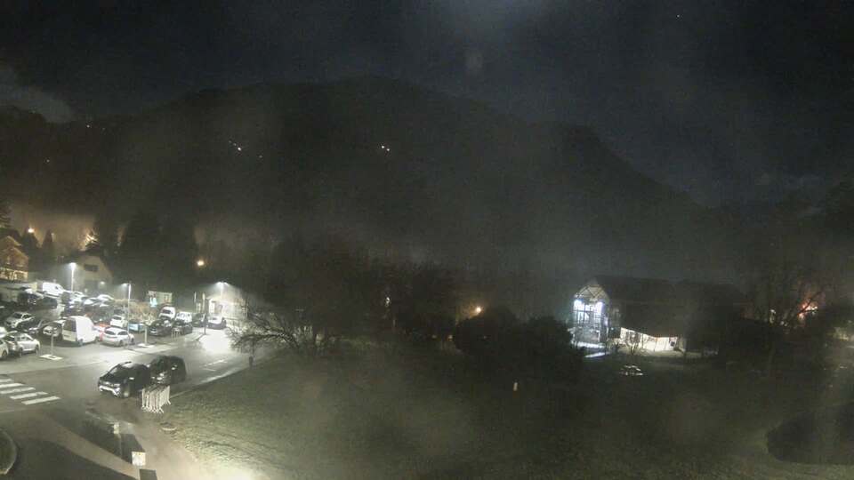 Webcam au niveau de la mairie du village du Bourg d'Oisans, aux pieds de l'Alpe d'Huez et aux portes du parc des Écrins