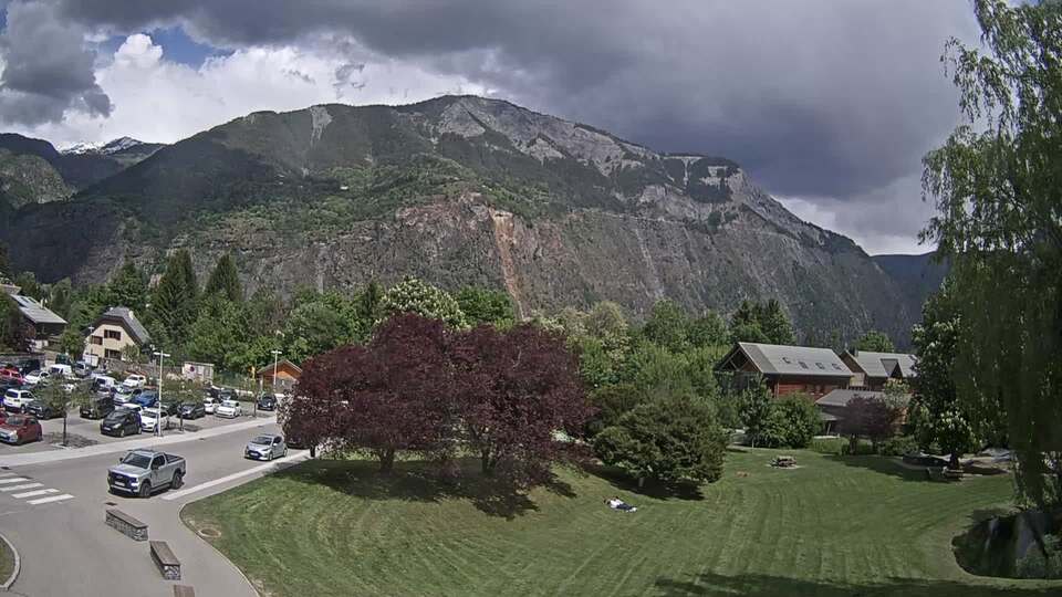 Webcam au niveau de la mairie du village du Bourg d'Oisans, aux pieds de l'Alpe d'Huez et aux portes du parc des Écrins