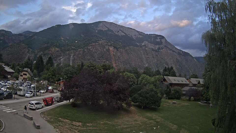 Webcam au niveau de la mairie du village du Bourg d'Oisans, aux pieds de l'Alpe d'Huez et aux portes du parc des Écrins