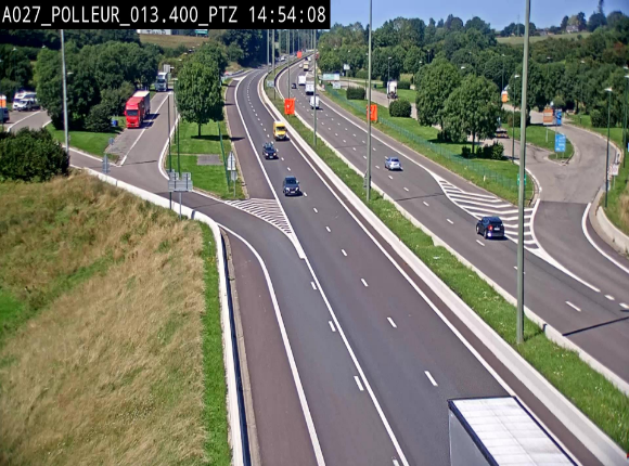 Webcam A27/E42 avec vue sur le parking de l'aire de Polleur, après le Viaduc de Polleur à Theux. Vue orientée vers Liège