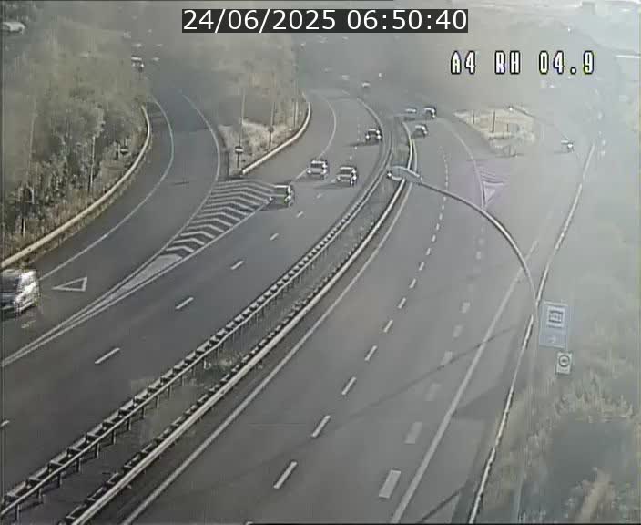 Traffic live webcam Luxembourg Leudelange - A4 - BK 4.9 - direction Luxembourg