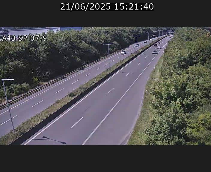 Traffic live webcam Luxembourg Jonction Lankelz - A13 direction Pétange - BK 7.9
