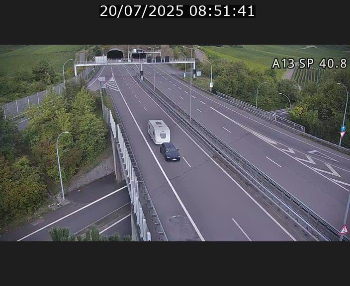 Webcam avec vue sur l'entrée côté allemand du tunnel Markusbierg à Schengen. Vue orientée vers le tunnel et Bettembourg