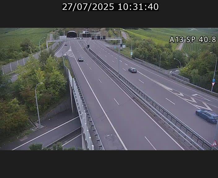 Webcam avec vue sur l'entrée côté allemand du tunnel Markusbierg à Schengen. Vue orientée vers le tunnel et Bettembourg
