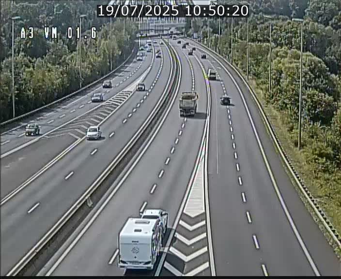 Traffic live webcam Luxembourg - Croix de Gasperich - A3 - BK 1.6 - direction France/Aire de Berchem
