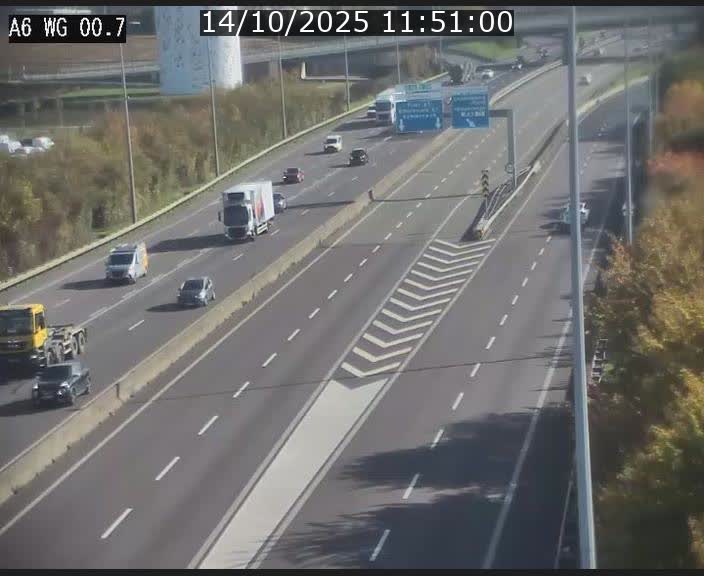 Traffic live webcam Luxembourg Croix de Cessange - A6 - BK 0.7 - direction A3 France