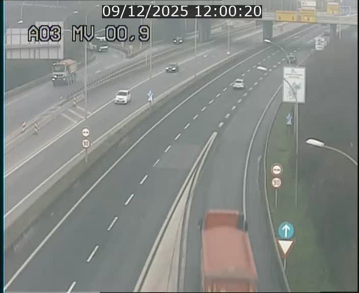 Traffic live webcam Luxembourg Croix de Gasperich - A3 - BK 0.4 - direction Luxembourg