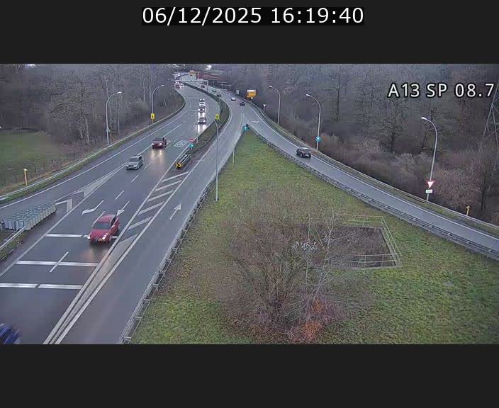 Traffic live webcam Luxembourg Jonction Lankelz - A13 direction Pétange - BK 8.7 