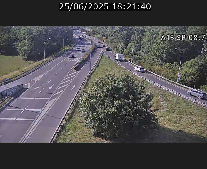 Traffic live webcam Luxembourg Jonction Lankelz - A13 direction Pétange - BK 8.7 