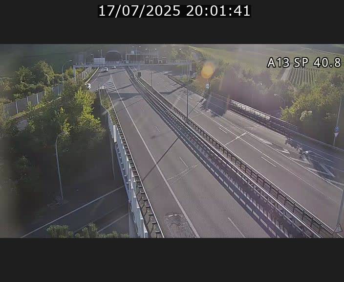 Webcam avec vue sur l'entrée côté allemand du tunnel Markusbierg à Schengen. Vue orientée vers le tunnel et Bettembourg