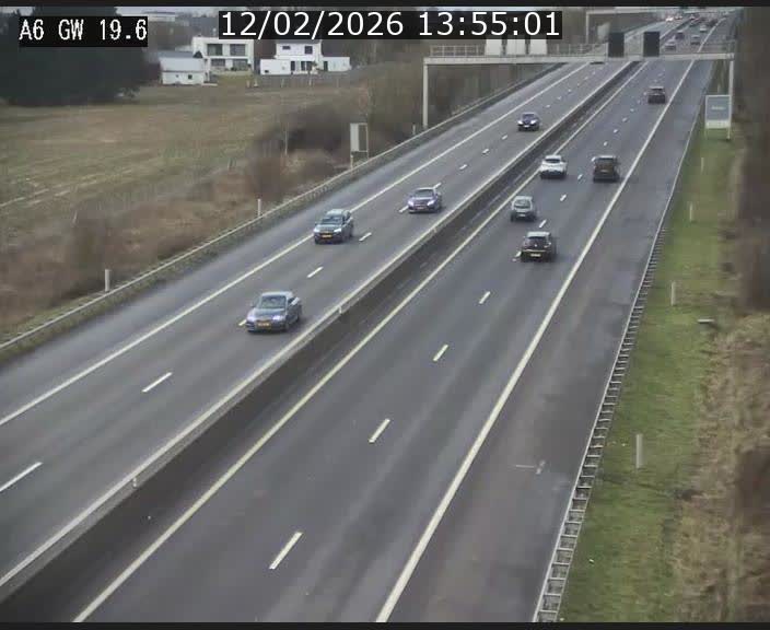 Traffic live webcam Luxembourg - Steinfort - A6 - BK 19.6 - direction Belgique
