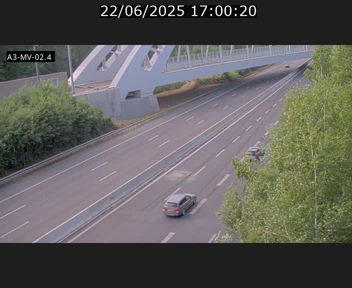 Webcam autoroute de la France (A3) au Luxembourg à Fentange, à proximité de la Croix de Gasperich. Vue orientée vers la Cloche d'Or
