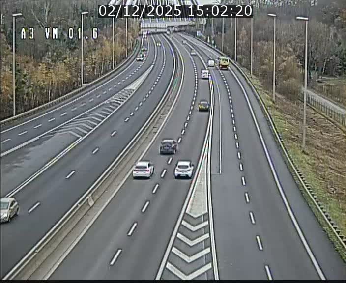 Traffic live webcam Luxembourg - Croix de Gasperich - A3 - BK 1.6 - direction France/Aire de Berchem