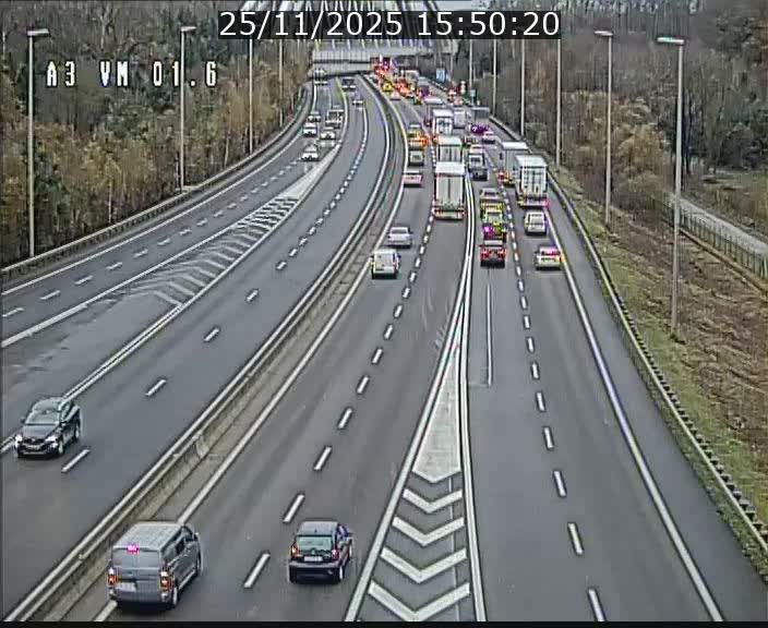Traffic live webcam Luxembourg - Croix de Gasperich - A3 - BK 1.6 - direction France/Aire de Berchem