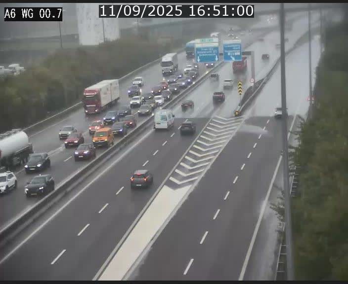 Traffic live webcam Luxembourg Croix de Cessange - A6 - BK 0.7 - direction A3 France