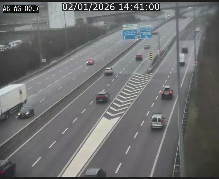 Traffic live webcam Luxembourg Croix de Cessange - A6 - BK 0.7 - direction A3 France